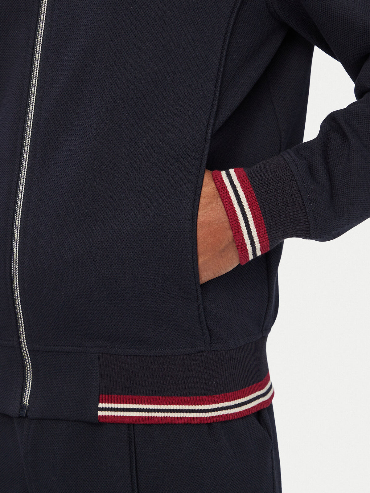 Felpa Guess uomo zip integrale manica lunga dettagli