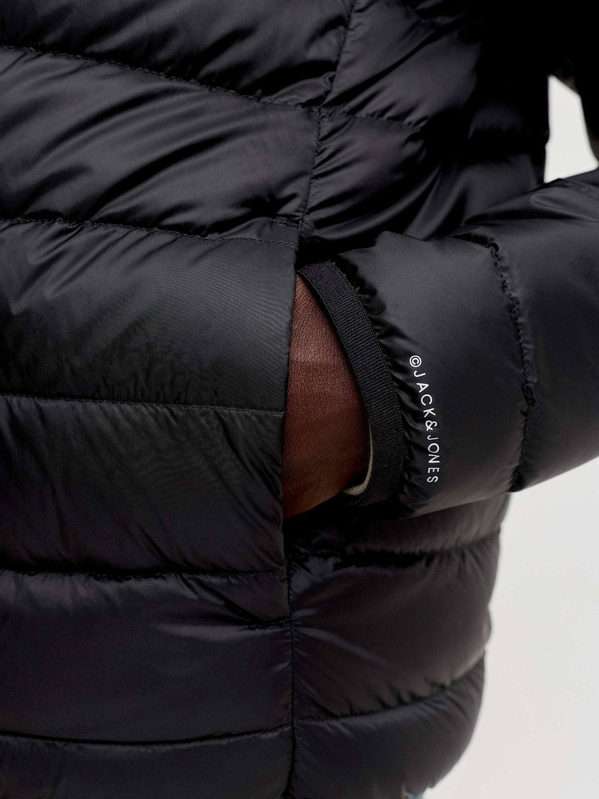 Giubbotto Jack & Jones uomo nylon cappuccio AI 2026